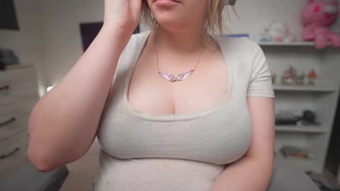 Snapshot of krystalsyxx chatting on October 2, 11:48 pm Krystal Syx online show from October 2, 11:48 pm