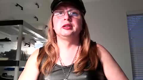 Snapshot of lady_delilah_ts chatting on October 19, 10:46 pm Delilah-Catherine online show from October 19, 10:46 pm