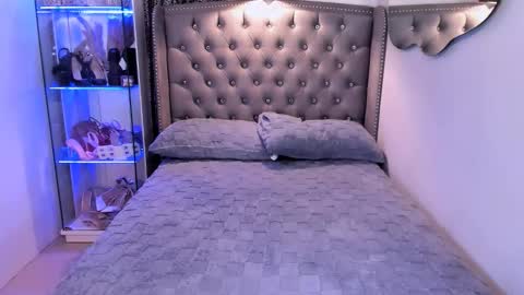 lady_moriseth online show from September 30, 8:47 am