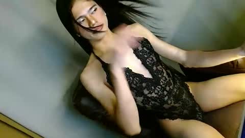 latrina_ online show from April 6, 7:36 pm