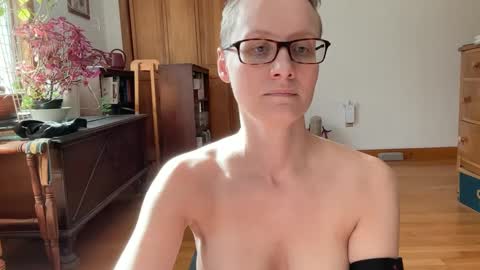 Lee online show from February 8, 6:22 pm