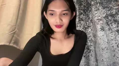 Trisha18 online show from February 12, 2:11 pm