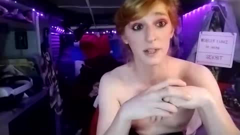 LesleyGumGrass- The Boring Trans girl online show from February 19, 4:44 am