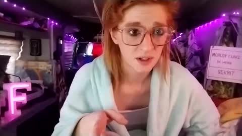 LesleyGumGrass- The Boring Trans girl online show from February 24, 5:31 pm