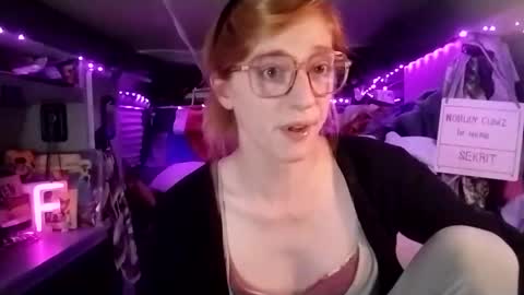 LesleyGumGrass- The Boring Trans girl online show from February 26, 4:47 am