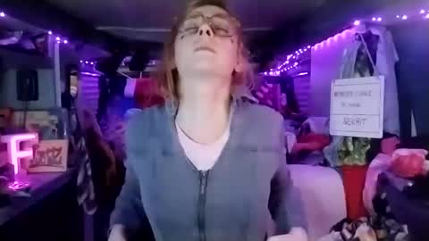 LesleyGumGrass- The Boring Trans girl online show from February 27, 5:24 am