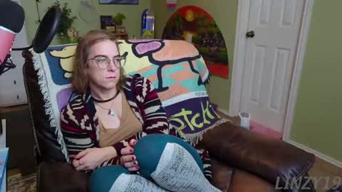 Linzy19 online show from February 18, 6:49 pm