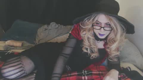 Snapshot of lisa_tyler chatting on October 25, 7:03 am Lisa Tyler online show from October 25, 7:03 am