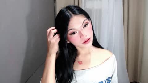 littlelace_ online show from March 16, 9:24 am