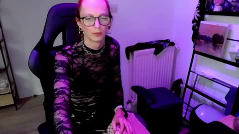 Snapshot of lou_sprw chatting on October 13, 3:56 pm Lou online show from October 13, 3:56 pm