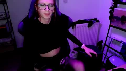Snapshot of lou_sprw chatting on October 15, 4:07 pm Lou online show from October 15, 4:07 pm