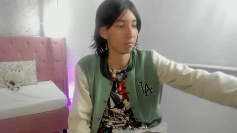 loverisu online show from February 4, 12:04 am