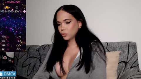 luara_ online show from December 4, 2:09 pm