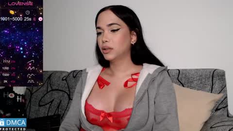 luara_ online show from December 6, 2:33 pm