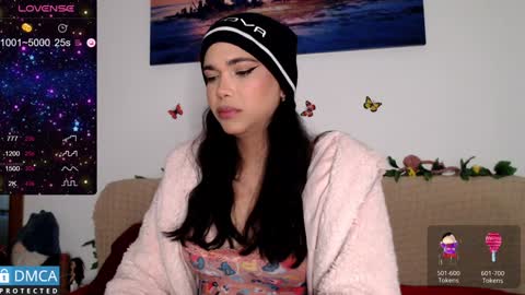 luara_ online show from December 19, 2:02 pm