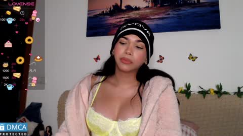 luara_ online show from January 7, 6:39 am