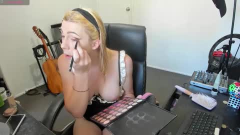 Snapshot of lucyylux chatting on October 3, 9:37 pm lucyylux online show from October 3, 9:37 pm
