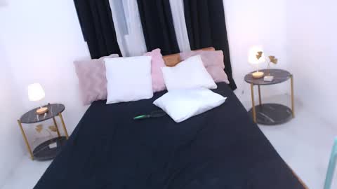 luna_harper13 online show from March 5, 9:42 pm