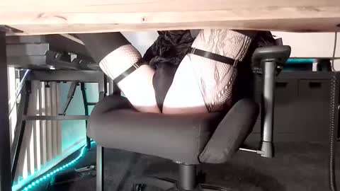 - online show from November 9, 3:02 pm