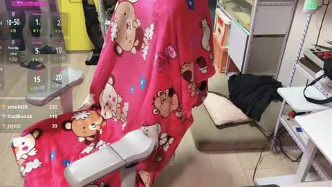 MajLee online show from April 11, 2:53 pm