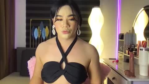 malia online show from December 2, 4:15 am