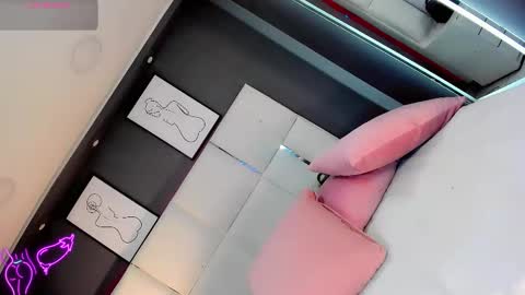 manellyksparklee online show from April 2, 12:58 pm