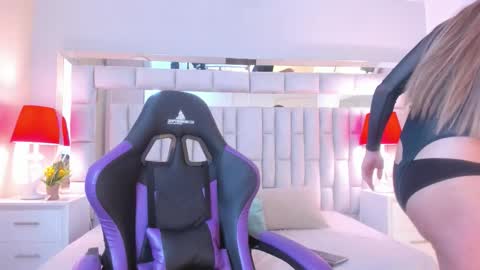 mariiahneedles online show from January 12, 9:55 pm