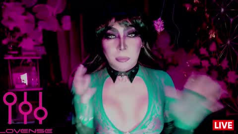 THE QUEEN ALPHA   Queen Medusa Prey online show from February 3, 1:27 am