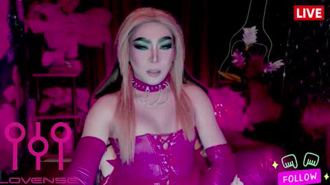 THE QUEEN ALPHA   Queen Medusa Prey online show from March 11, 11:53 pm