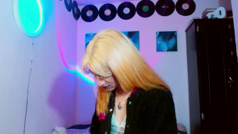 meghan_devil_ online show from December 3, 5:23 am