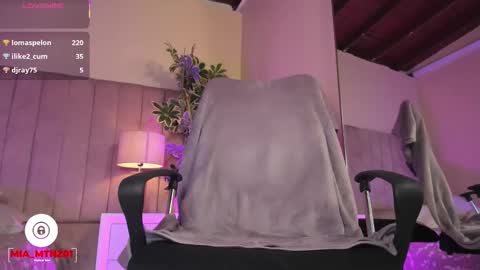 mia_mtnz02 online show from March 26, 4:05 am