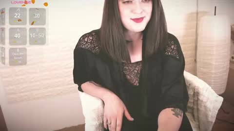 mia_wallase online show from November 23, 6:15 am