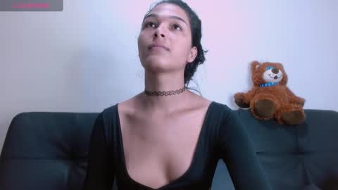 Mia online show from December 14, 11:18 am