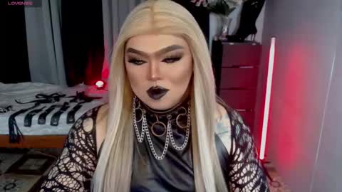 Snapshot of michellevixen921 chatting on September 22, 5:29 pm Michelle online show from September 22, 5:29 pm