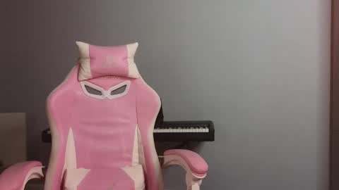 Mila online show from March 1, 1:18 pm