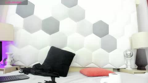 Mishell Parisi online show from November 20, 7:58 pm