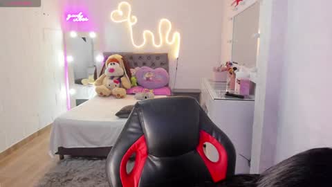 Gisell   Gigi online show from December 13, 2:38 pm