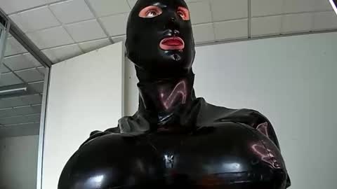 Snapshot of mistresslatexxx chatting on October 28, 7:50 am Bianca online show from October 28, 7:50 am