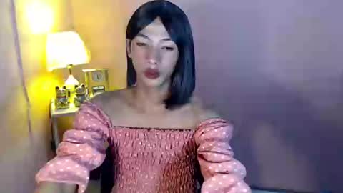 Mocha Locca  online show from January 17, 9:17 am