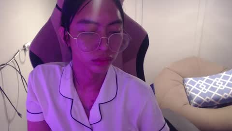 ELYSE A SIMPLE GIRL online show from January 31, 7:07 am