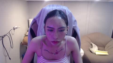 ELYSE A SIMPLE GIRL online show from March 4, 6:26 am