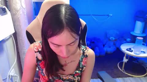 ELYSE A SIMPLE GIRL online show from October 4, 9:43 am