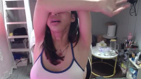 ELYSE A SIMPLE GIRL online show from December 2, 7:00 am