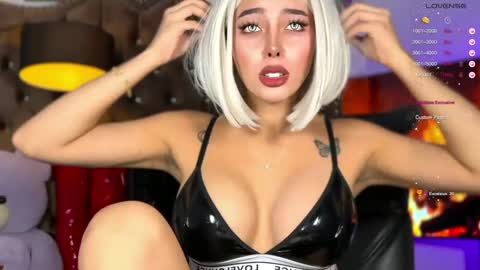 Miss Bella MIXED BRITISH DUTCH BLACK AMERICAN online show from February 11, 2:13 pm