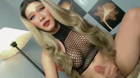 chloe online show from June 8, 10:09 pm