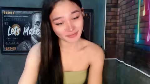 nadiestar online show from June 7, 11:57 pm