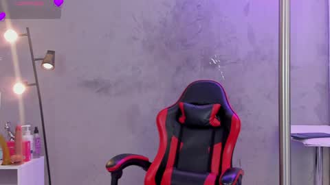 Naomi Blair online show from April 8, 3:30 am