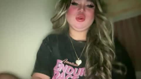 Snapshot of naughtyrosecum chatting on October 21, 6:42 pm Rose Wilson online show from October 21, 6:42 pm