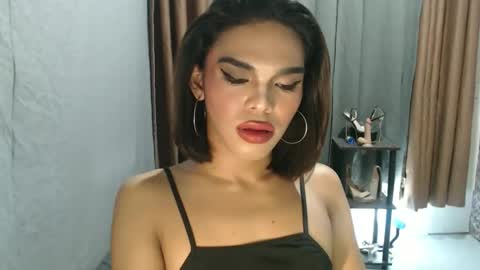 neomi online show from April 18, 4:53 pm