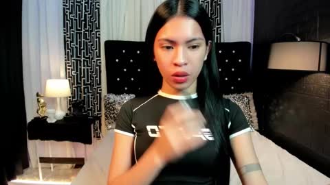 olivia_hotcummer online show from January 19, 11:12 am